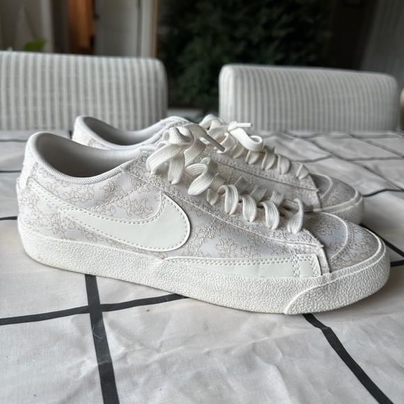 Nike Women’s Blazer Low ‘77 SE in Sail/Sesame - Picture 3 of 8